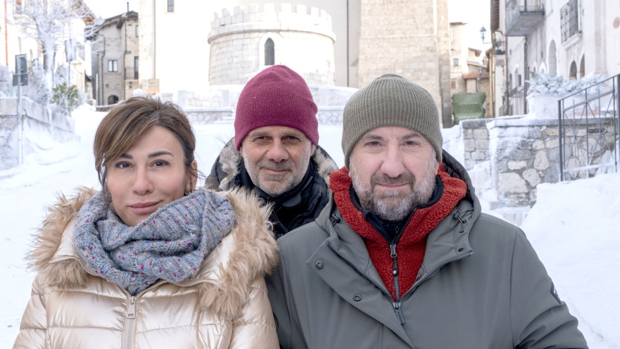 "עולם מפריד בינינו"