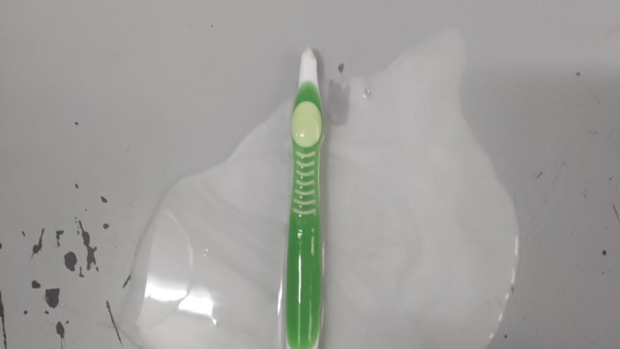 מברשת שיניים שהושחזה והוסבה לדוקרן