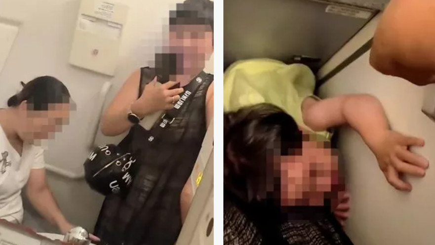 נעלו פעוטה בשירותי המטוס כדי להשתיק אותה