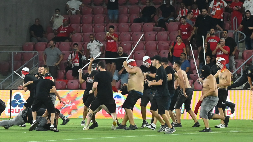 העימות של אוהדי הפועל באר שבע ואוהדי בני סכנין