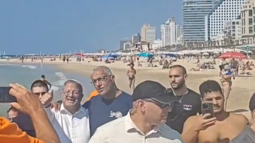 איתמר בן גביר בחוף הים בתל אביב לפני שהותקף