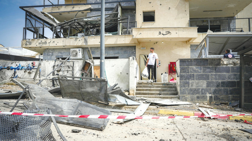 בניין בקרית שמונה שנפגע מרקטת חיזבאללה