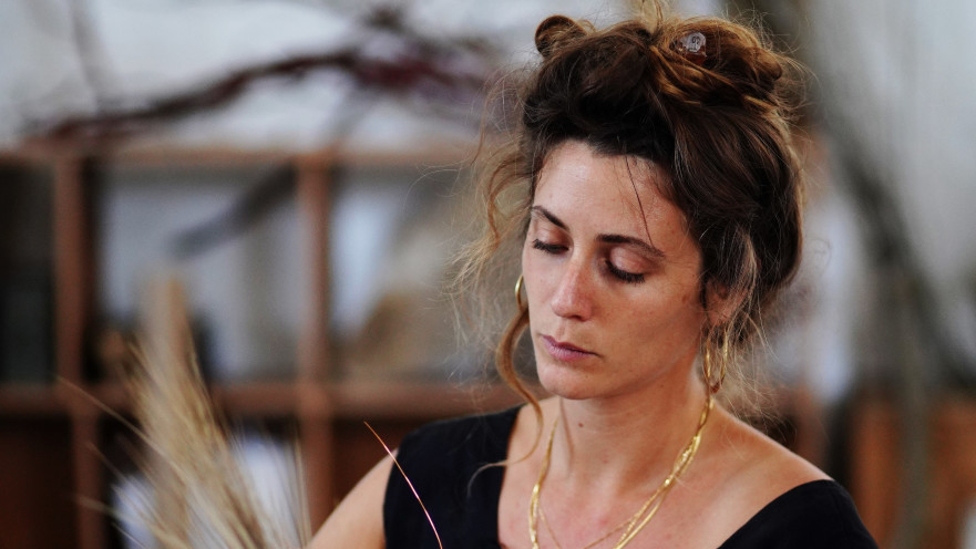 נעמה זהר אמנית מומחית בקליעה בנגריית Scumpi