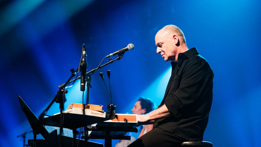 אריאל הורוביץ במופע "כשאמא באה הנה"