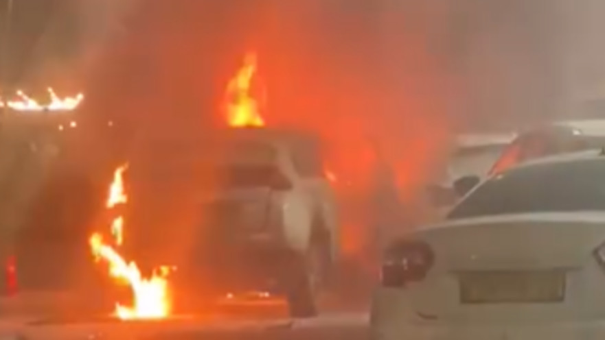 הרכב שהתלקח בעכו