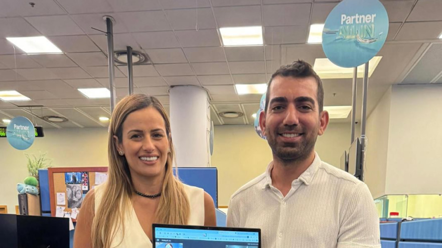 מאיה רדושינסקי סמנכ״לית חטיבת לקוחות פרטיים בפרטנר, תומר לוי מנכ״ל sign now