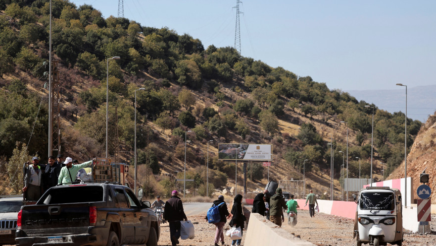 מעבר הגבול מצנע בין סוריה ללבנון, עקורים חוצים מלבנון לסוריה