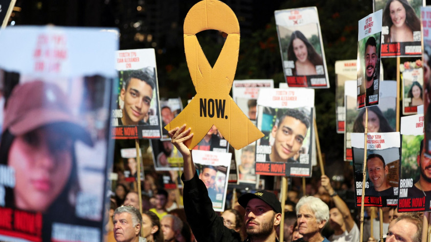 משפחות החטופים מפגינות להשבת יקיריהם