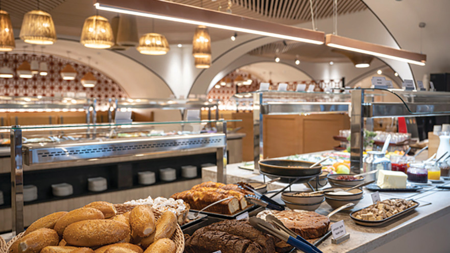 ארוחת בוקר במלון נווה איל