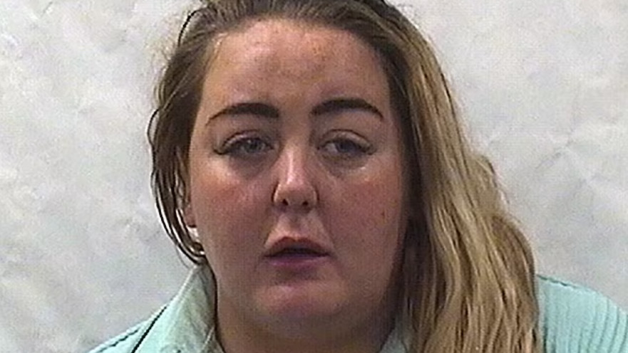 קים הול, העבירה מזוודה עבור חברים ולא ידעה מה יש בפנים