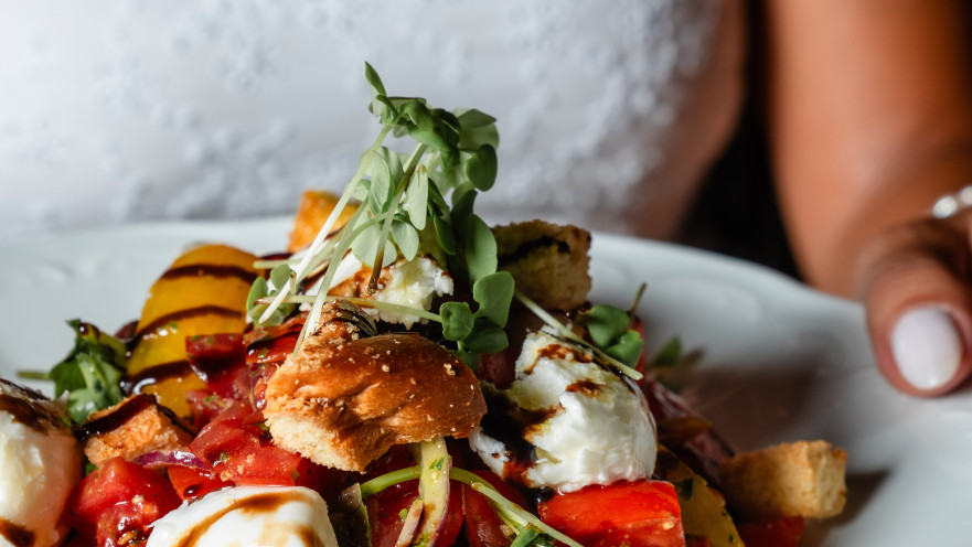 סלט פנצ'לה של חצר השוק. הכי טרי שאפשר