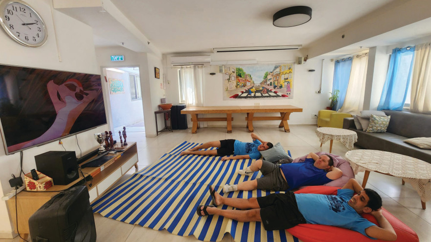 דיור אקים, רחובות