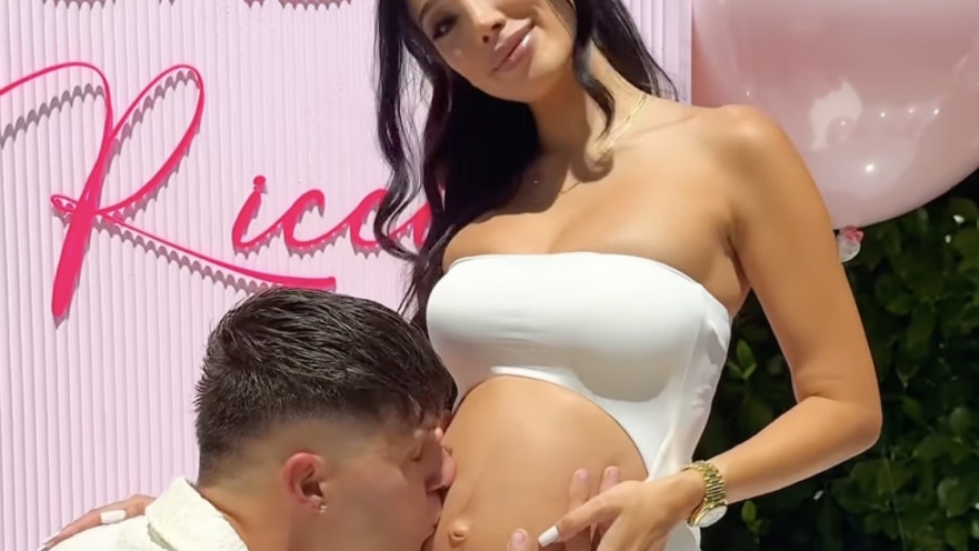 האחים החורגים סקרלט וואס וטאיו ריצ'י, בהריון 