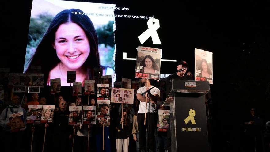 אמנון שחר, סבא של החטופה נעמה לוי בעצרת משפחות החטופים