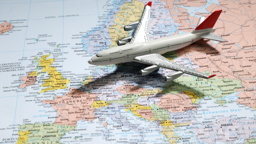 מטוס על מפה