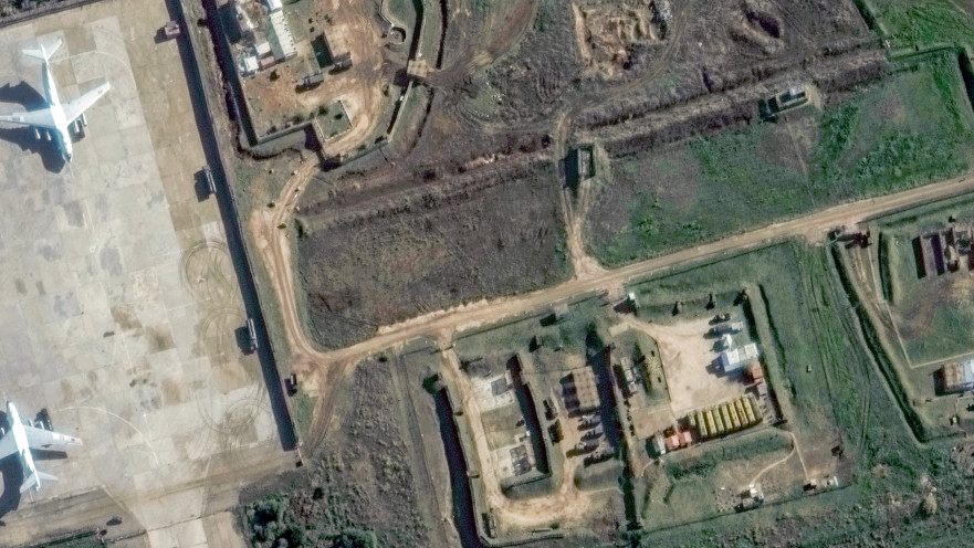 מטוס תובלה כבד מסוג An-124 בבסיס הרוסי חמיימים בסוריה