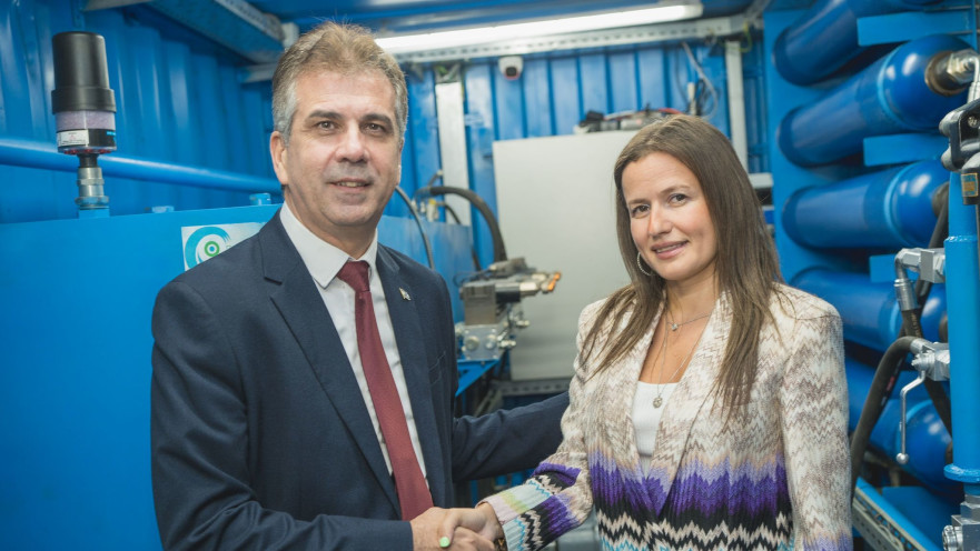 שר האנרגיה אלי כהן ומנכ"לית אקו וייב פאוור אינה ברוורמן