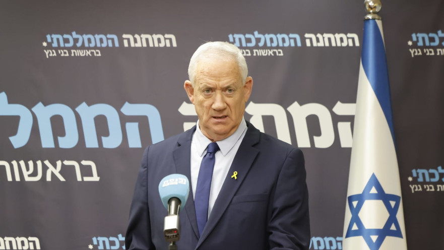 בני גנץ במסיבת עיתונאים