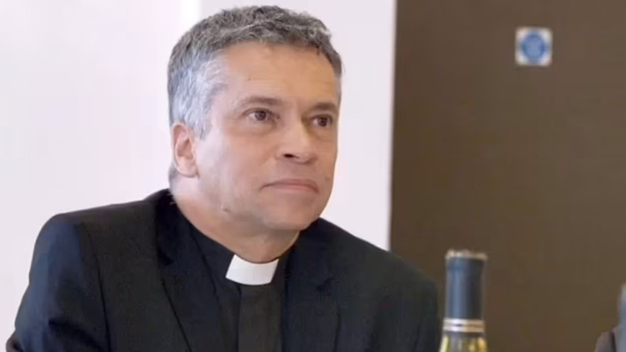 דיוויד טיודור, התעלל מינית בקטינות והוחזר לתפקידו