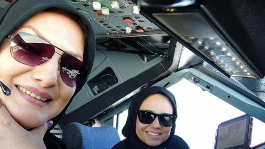 הטייסת האיראנית נשאת ג'הנדרי וטייסת המשנה פורוז פירוזי