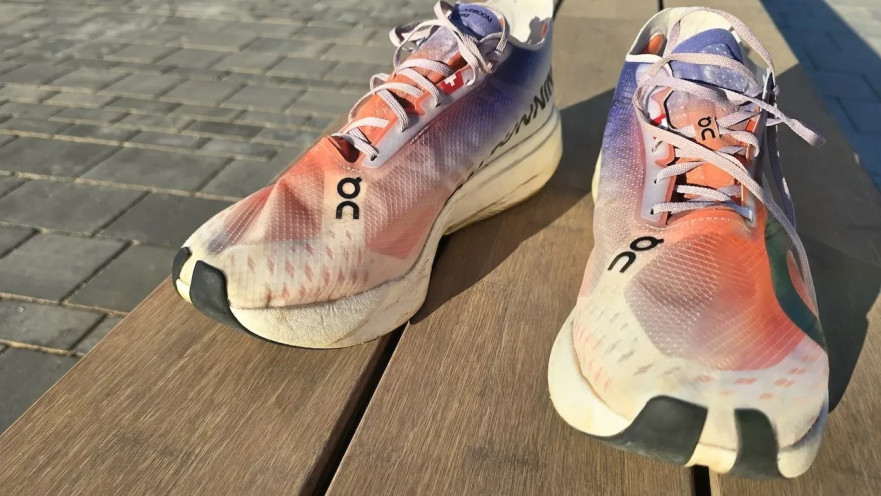 On - Cloudboom Strike