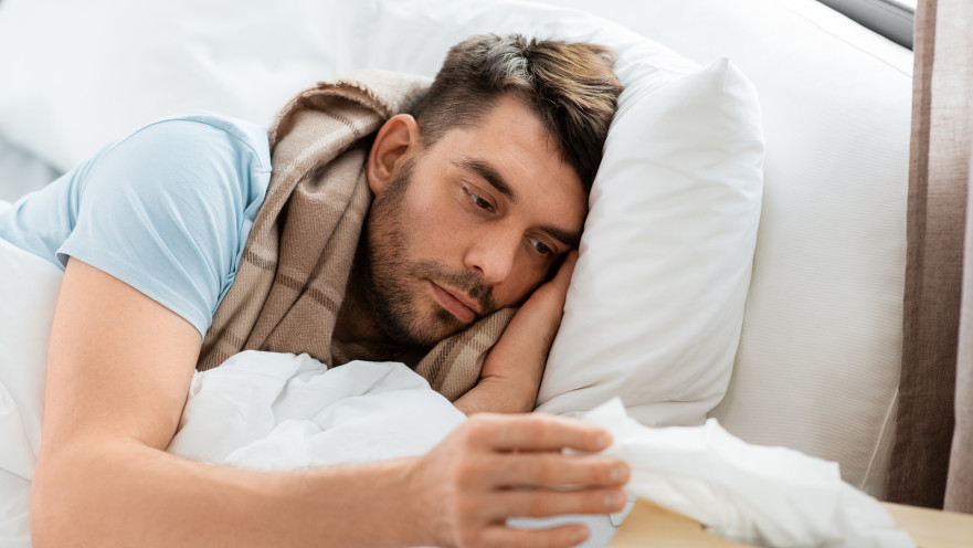 שוקל להתגרש אחרי התנהגותו של אשתו כלפיו בזמן שהיה חולה