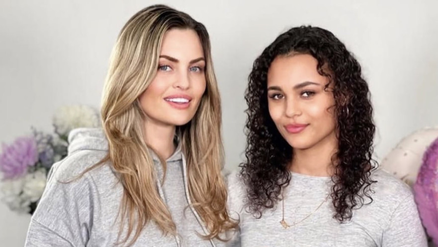 קרלה בלוצ׳י ובתה טניישה בת ה-19 שעובדת בתעשיית המין