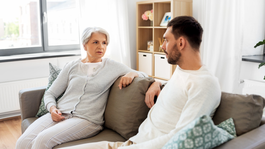 אמא שדואגת לבנה