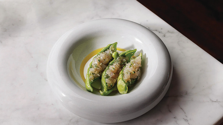 טרטר דג בתוך תרמילי אפונת שלג