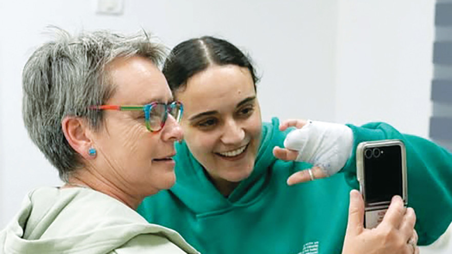 אמילי דמארי. מעקב לאחר קטיעת האצבעות