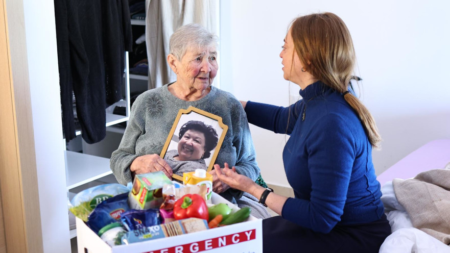 לינה ביילין עם נשות "הקרן לידידות"