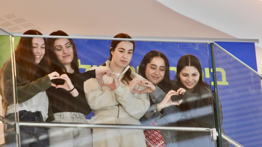 התצפיתניות דניאלה גלבוע לירי אלבג אגם ברגר קרינה ארייב ונעמה לוי