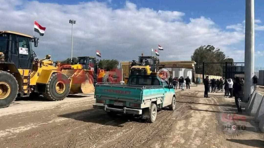 קרוואנים וטרקטורים במעבר רפיח לכאורה 