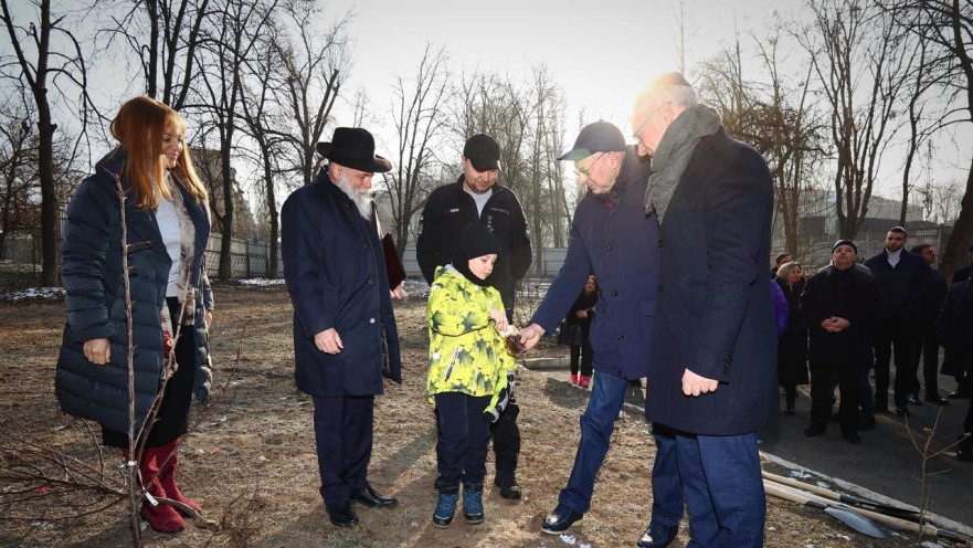 טקס הנטיעות בבית הספר בקייב