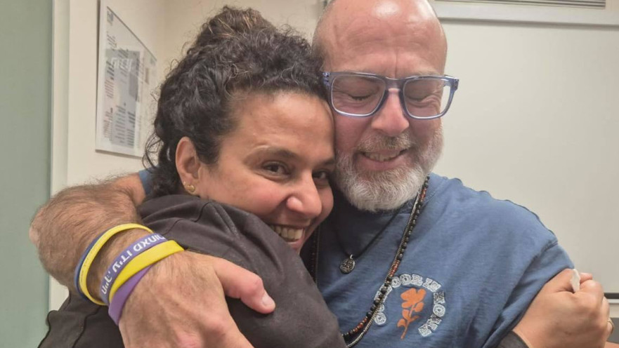 שי וניבה, הוריו של עומר ונקרט, לאחר ההודעה כי ישוחרר