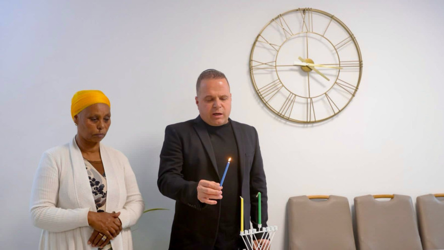 “אשקלון כולה מחכה לאברה”: ההיערכות בעיר לקראת חזרתו של מנגיסטו