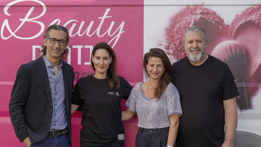 ערן וינטרוב, מנכ”ל ארגון לתת עם אלי שגיב מנכ"ל לוריאל ישראל ומתנדבות