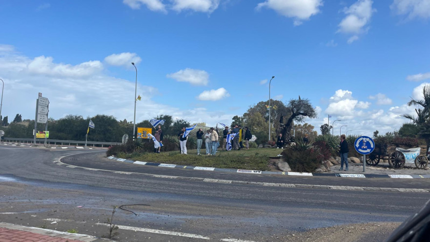 אזרחים בעוטף עזה ביום החזרת החטופים החללים