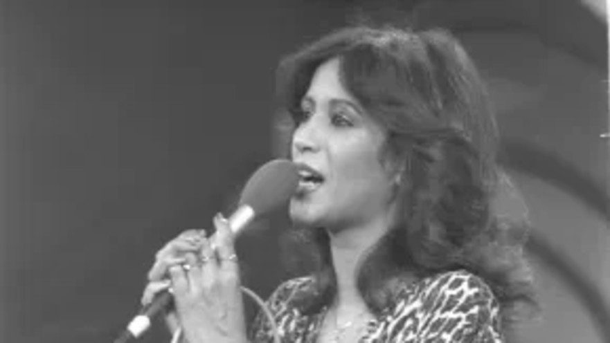 עפרה חזה, 1981