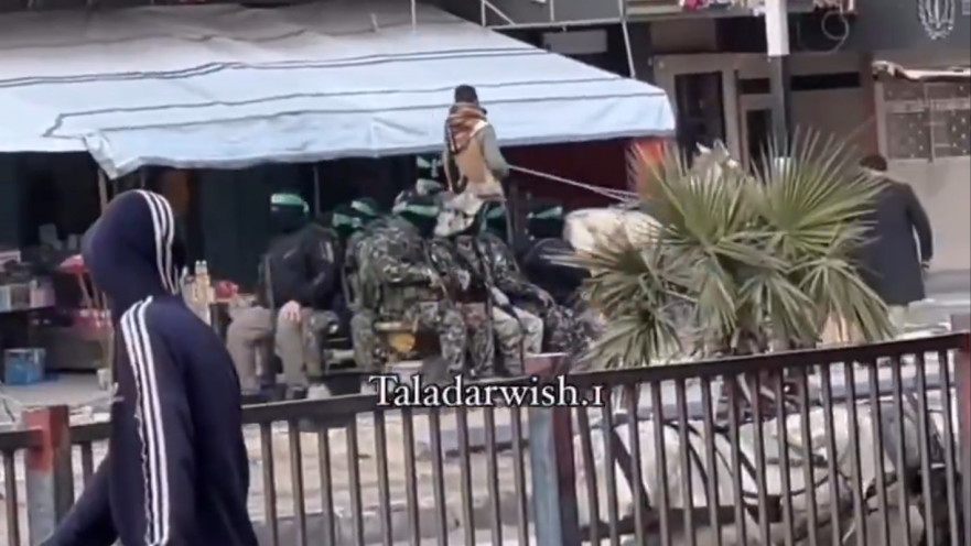 מחבלי חמאס על סוס