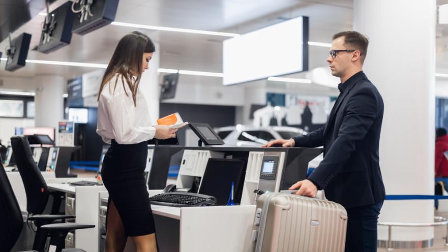 שקילת מזוודה. חריגה עלולה לעבור דיווח