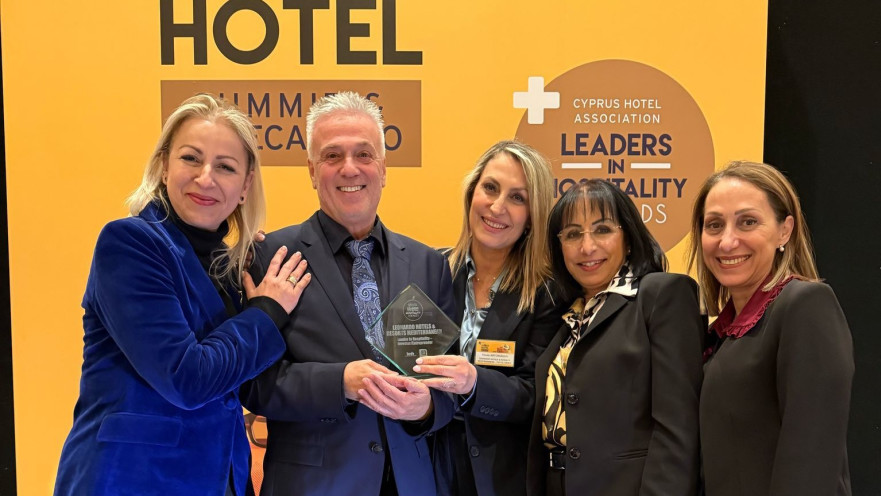 רוני אלוני, מנכ"ל מלונות לאונרדו-פתאל באזור הים התיכון וחברי צוות לאונרדו פתאל