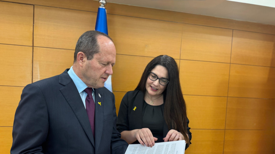 שר הכלכלה והתעשייה, ניר ברקת עם עו"ד אורית שרפי, מ"מ נציבת שוויון הזדמנויות בעבודה