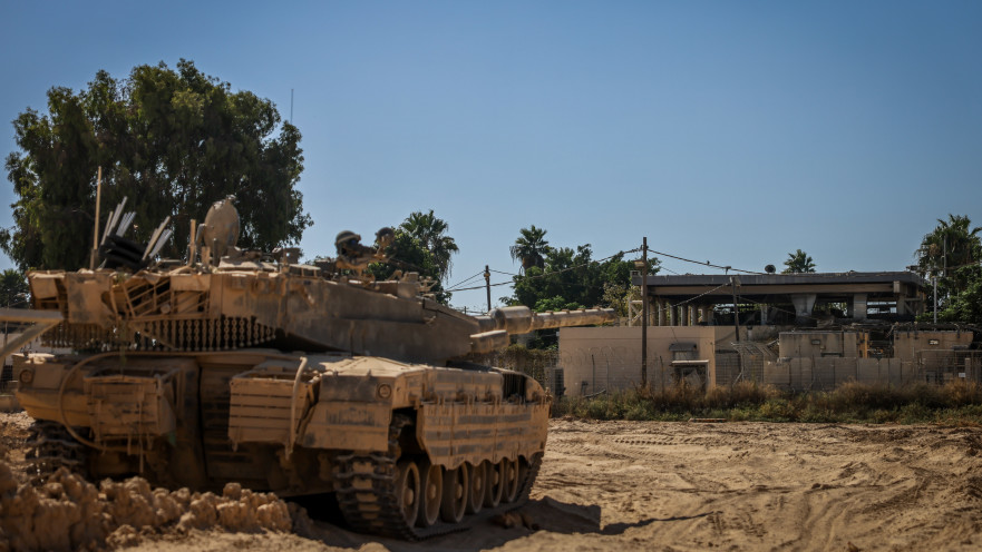 טנק מחוץ למוצב נחל עוז