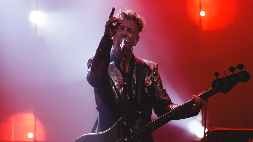 ערן צור בהופעה בבארבי