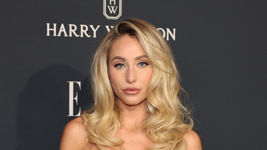 אליקס ארל, תובעת את חברת Gymshark