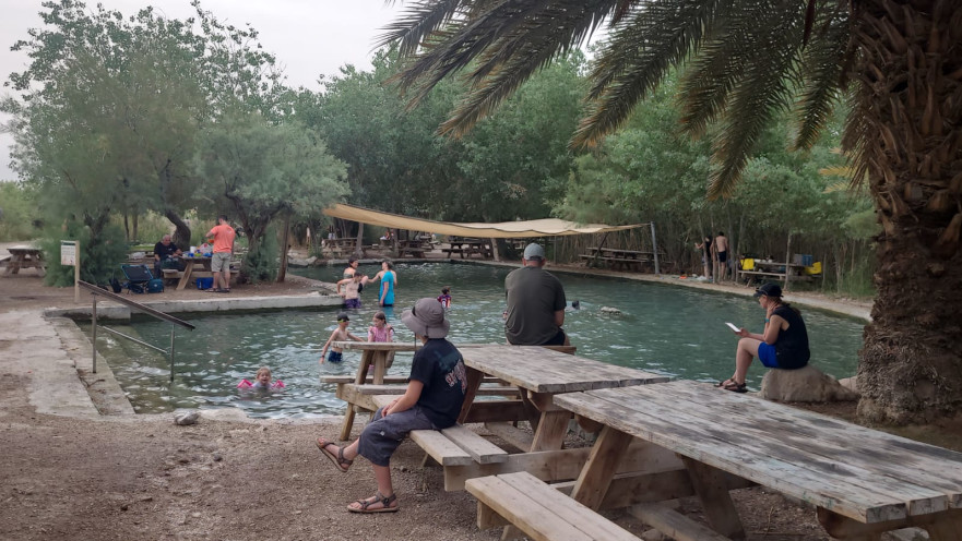 עינות צוקים  