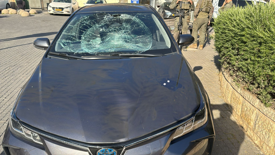 נזק לרכב משטרה במהלך התפרעות במאה שערים ירושלים