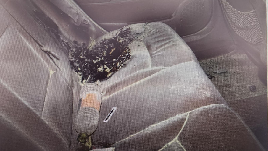 שריפת הרכב והבקבוק עם חומר הבערה