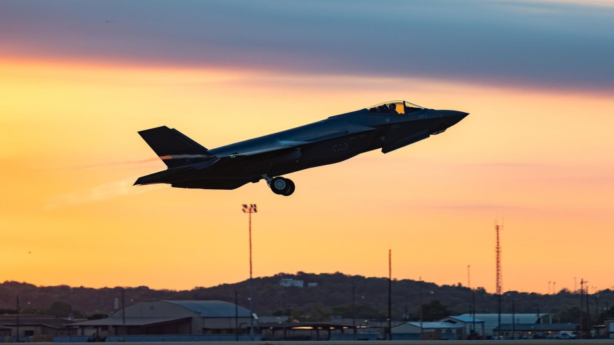 המראת המטוסים ממפעל לוקהיד מרטין בארה״ב